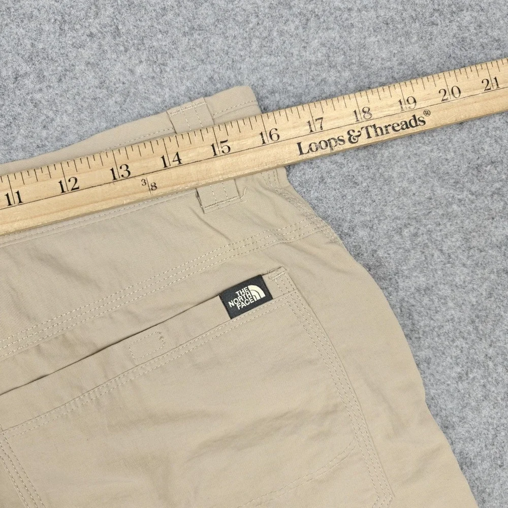 The North Face Shorts‎ Mens 32 Beige Nylon Cargo Outdoor Hiking Travel Pockets